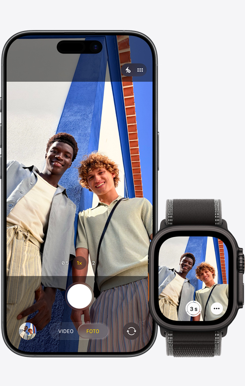 iPhone 17, parte frontal, cámara en uso lista para tomar una selfie grupal, junto a un Apple Watch Ultra 3 con la app Control de Cámara abierta