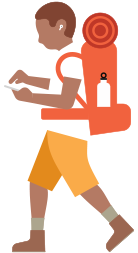 Iemand op krukken die iPhone gebruikt om een foto te maken van een kind dat een bloem vasthoudt