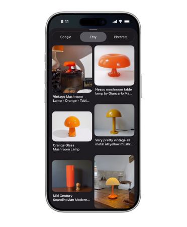 جهاز iPhone يعرض مربعات لصور تبرز فيها مصابيح مختلفة على شكل فطر من Etsy، إلى جانب علامة تبويب لكل من Google وPinterest‏